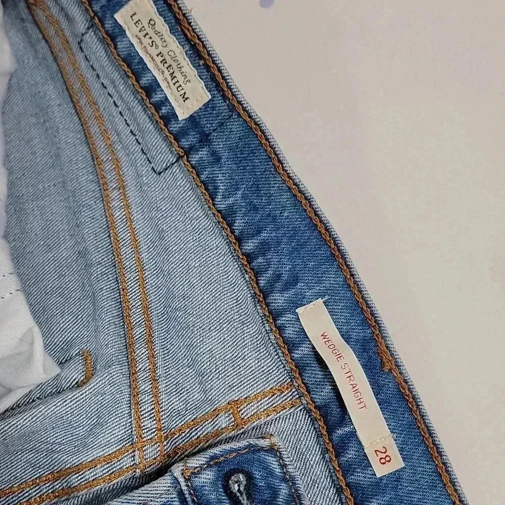 Levi's Wedgie Straight Jeans - Picture 8 of 12
